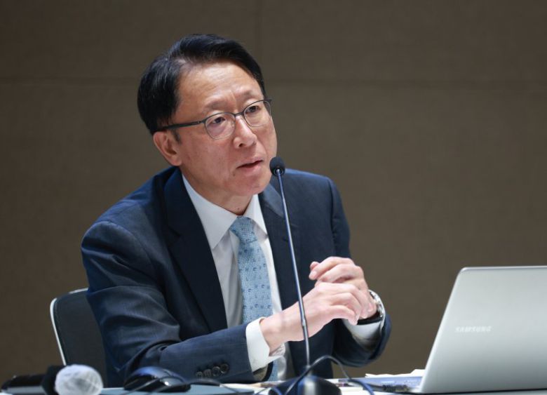 신성환 한국은행 금융통화위원이 지난해 9월 25일 오전 서울 중구 한은 별관에서 '향후 통화정책 관련 주요 현안'을 주제로 열린 기자간담회에서 질의응답을 하고 있다. 한국은행 제공.