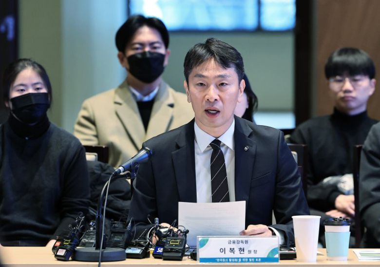 이복현 금융감독원장이 6일 서울 여의도 한국거래소에서 열린 한국증시 활성화를 위한 열린 토론에서 모두 발언을 하고 있다. /사진=뉴스1