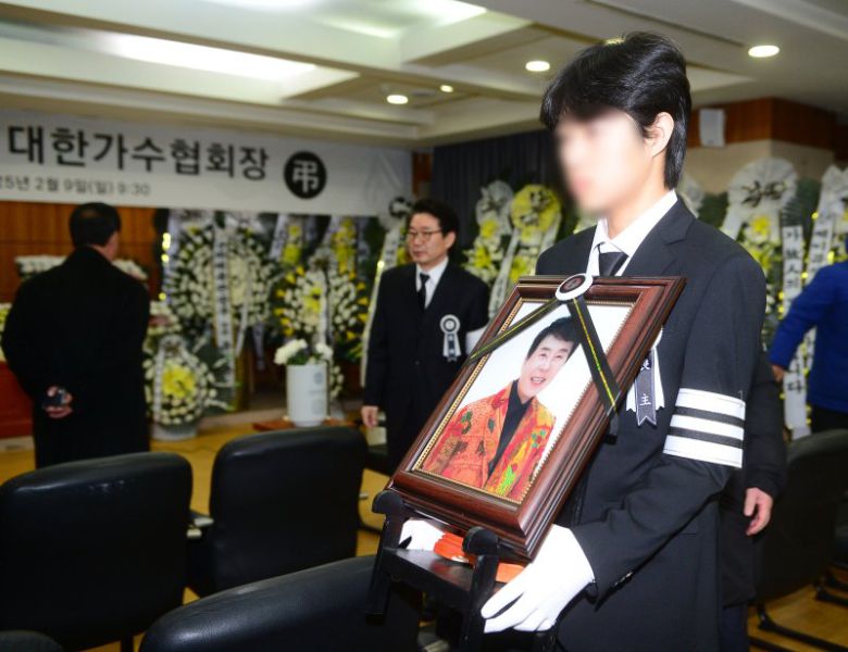 9일 오전 서울 종로구 서울대병원 장례식장에서 '국민 트로트 가수' 고(故) 송대관의 영결식이 엄수되고 있다. 뉴스1