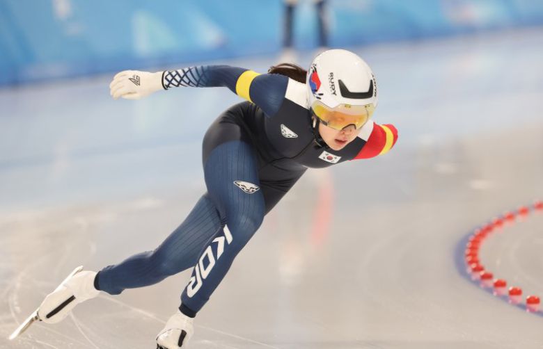 9일 중국 하얼빈 헤이룽장 빙상훈련센터 스피드스케이팅 오벌에서 열린 동계아시안게임 스피드스케이팅 여자 팀 스프린트에 출전한 김민선이 질주하고 있다. 2025.2.9 pdj6635@yna.co.kr (끝)