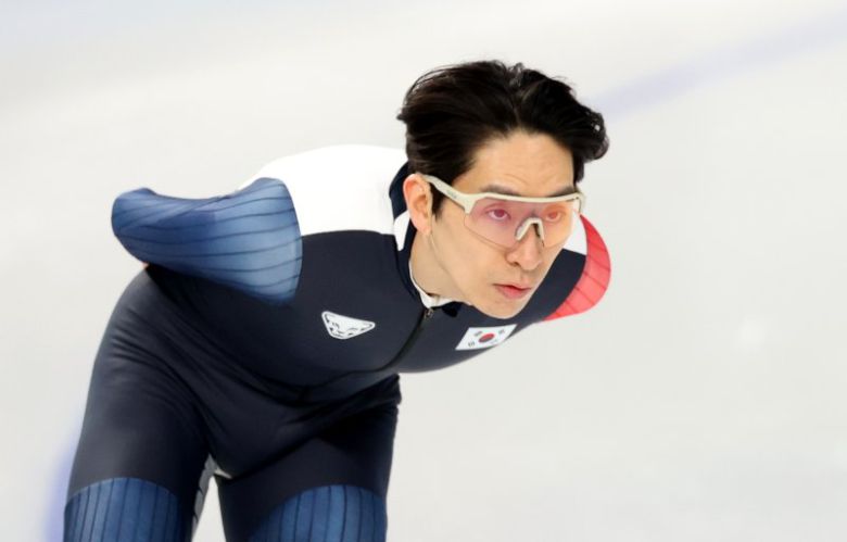 하얼빈 동계아시안게임에 출전하는 대한민국 스피드 스케이팅 이승훈이 5일 중국 헤이룽장성 하얼빈 스피드 스케이트 오벌에서 훈련하고 있다. 뉴스1