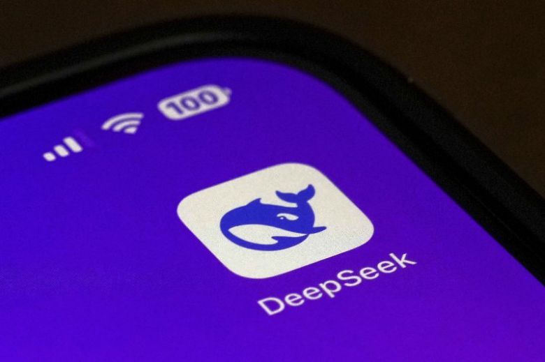 FILE - The Icon for the smartphone apps DeepSeek is seen on a smartphone screen in Beijing, Tuesday, Jan. 28, 2025. (AP Photo/Andy Wong, File) /사진=뉴시스