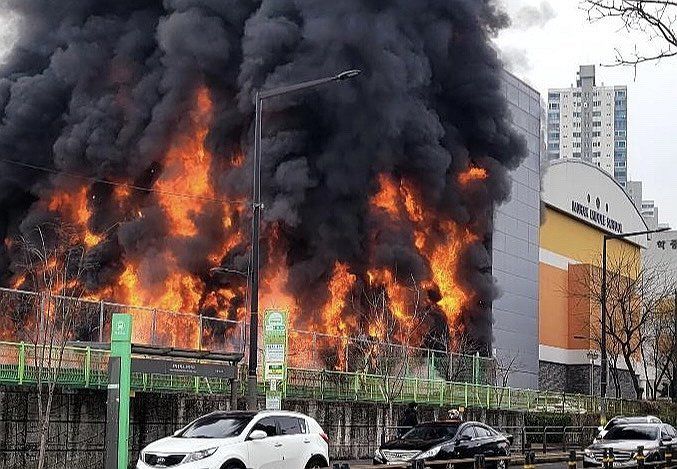 15일 오후 서울 성동구 무학여고에서 불이 나 소방당국이 2시간여 만에 진화했다. /사진=연합뉴스