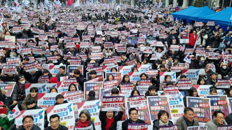 [광주=뉴시스] 박기웅 기자 = 15일 오후 광주 동구 금남로에서 보수성향 기독교 단체 '세이브코리아'가 윤석열 대통령 탄핵 반대를 촉구하는 기도회를 열고 있다. 2025.02.25. pboxer@newsis.com /사진=뉴시스
