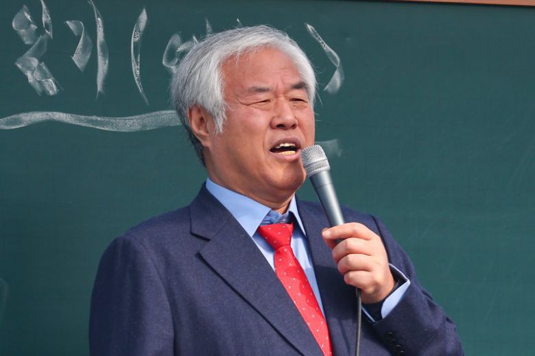 광화문에서 발언하는 전광훈 목사 (서울=연합뉴스) 서대연 기자 = 전광훈 사랑제일교회 목사가 16일 서울 종로구 세종대로에서 열린 광화문 전국 주일 연합예배에서 발언하고 있다. 2025.2.16 dwise@yna.co.kr (끝)