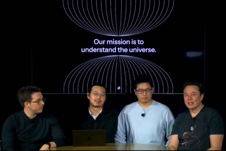 일론 머스크 xAI 최고경영자(오른쪽 첫번째)가 17일(현지시간) 생성형 AI '그록 3'의 강점에 대해 설명하고 있다. xAI 라이브 방송 캡처