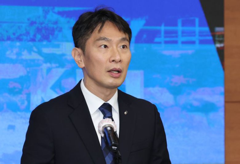 이복현 금융감독원장이 지난 13일 오전 서울 종로구 한국금융연수원에서 열린 사외이사 양성 및 역량 강화를 위한 업무협약식에서 인사말을 하고 있다. 뉴스1 제공.