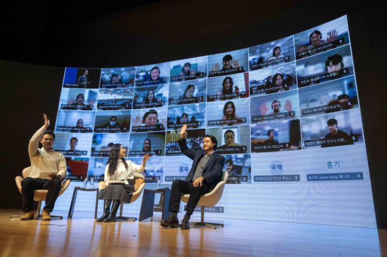 호세 무뇨스 현대차 사장이 지난 20일 남양연구소 대강당에서 열린 타운홀 미팅에서 임직원들과 질의 응답 시간을 갖고 있다. 현대차 제공