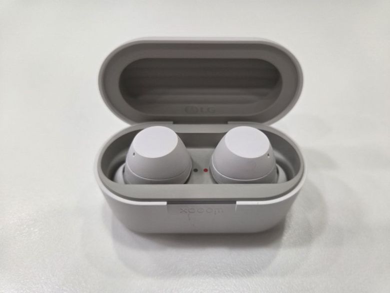 LG전자 무선 이어폰 '엑스붐 버즈'. 사진=구자윤 기자