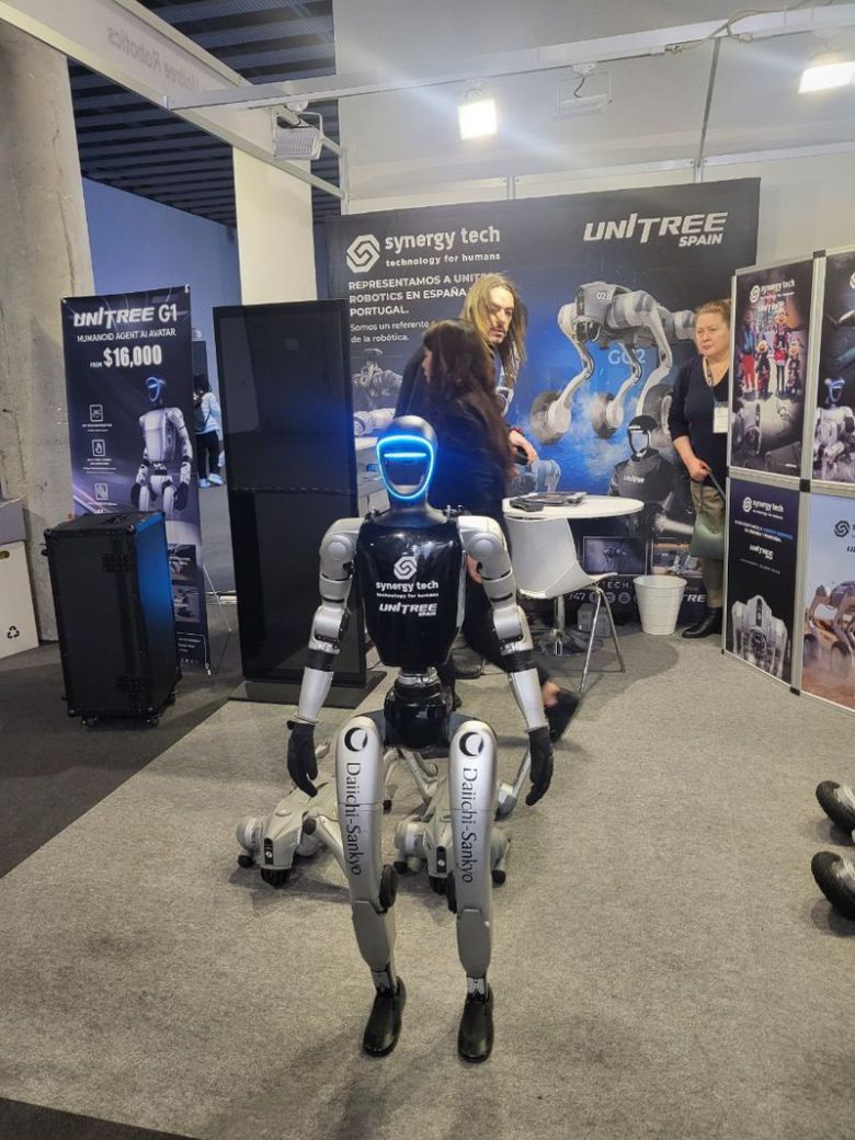 4일(현지시간) 스페인 바르셀로나에서 열린 MWC 2025 유니트리 전시관에서 휴머노이드 로봇 'G1'이 시연되고 있다. 촬영=장민권 기자