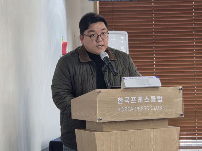 김헌 한양대학교 에리카캠퍼스 정보사회미디어학과 교수는 한국방송학회가 17일 한국프레스센터에서 주최한 ‘유료방송 콘텐츠 거래체계 및 대가산정 기준 마련 필요성’ 특별세미나에서 발표를 하고 있다. 사진=구자윤 기자