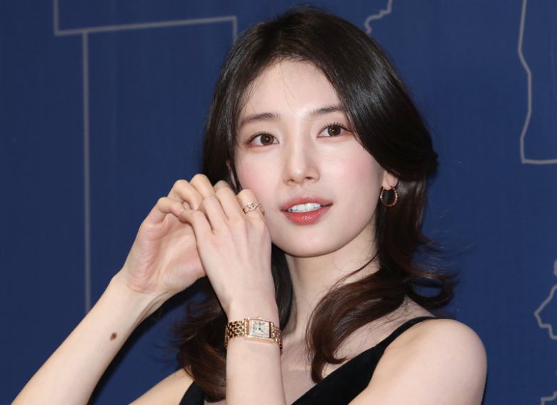 배우 수지가 6일 서울 용산구 그랜드 하얏트 서울에서 열린 스위스 시계 브랜드 ‘론진’(LONGINES) 포토콜에 참석해 포즈를 취하고 있다. /사진=뉴스1화상