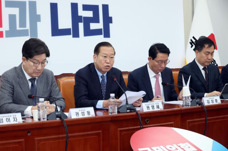 권영세 국민의힘 비상대책위원장이 17일 서울 여의도 국회에서 열린 비상대책위원회의에서 모두발언을 하고 있다. 사진=박범준 기자