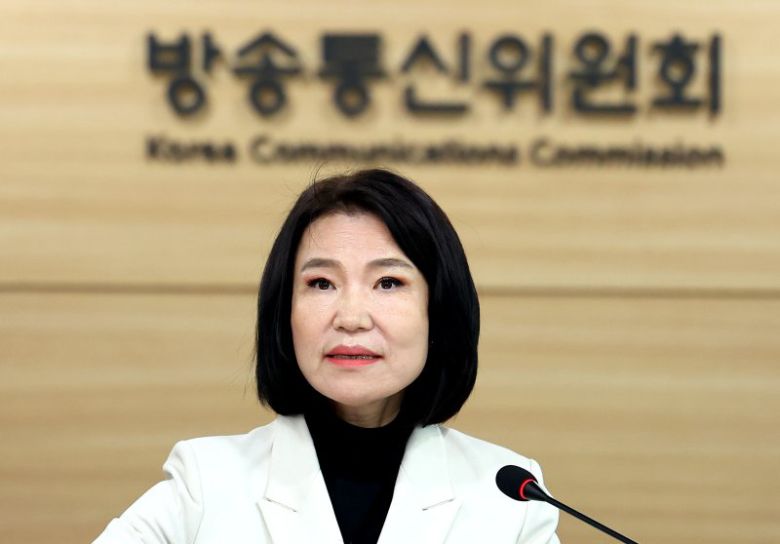 이진숙 방송통신위원회 위원장이 19일 정부과천청사 방통위에서 열린 6차 위원회 회의에 앞서 발언하고 있다. 연합뉴스