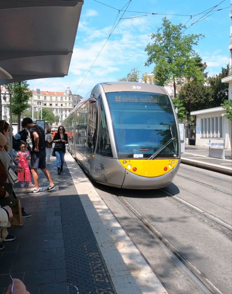 니스해변의 전망대에 가기 위해 트램을 탔다. 사진=김태원(tan)