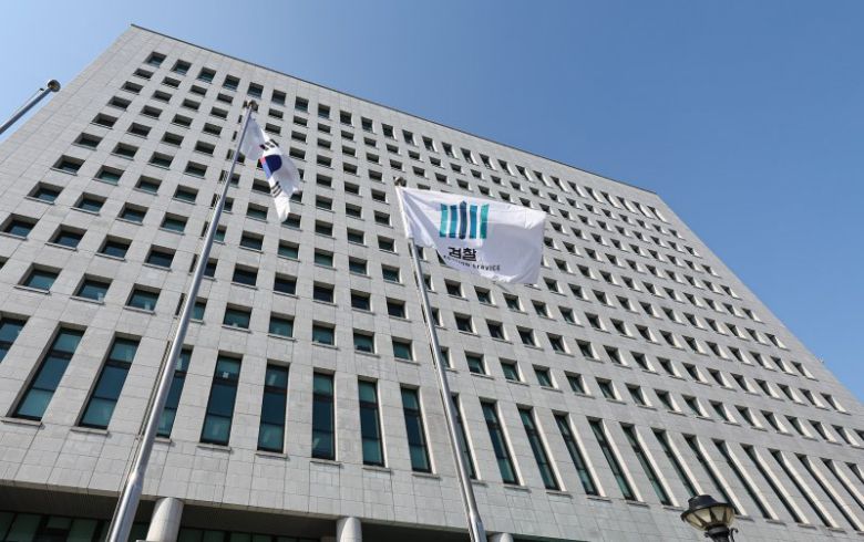 (고위공직자범죄수사처(공수처)가 21일 이정섭 대전고검 검사의 공무상 비밀누설 혐의와 관련해 대검찰청 압수수색에 나섰다. 서울 서초구 대검찰청에 검찰기와 태극기가 휘날리고 있다. 2025.3.21 /사진=뉴스1화상