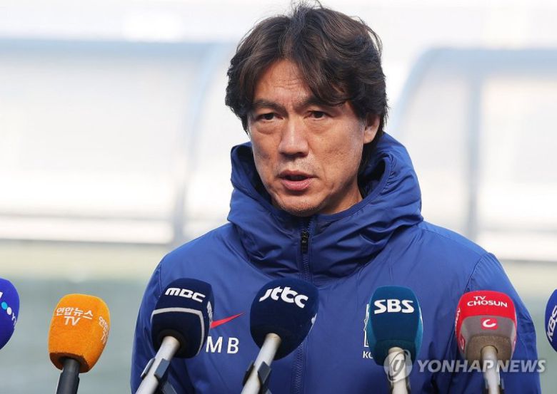 요르단전을 앞두고 인터뷰하고 있는 홍명보 감독. 연합뉴스