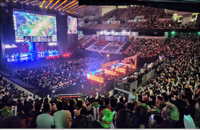 부산시는 오는 6월 13일부터 15일까지 3일간 부산 사직실내체육관에서 리그 오브 레전드 챔피언스 코리아(LCK)와 함께 '미드 시즌 인비테이셔널 2025 리그 오브 레전드 챔피언스 코리아' 대표 선발전을 개최한다고 24일 밝혔다. 2023 월드챔피언십 행사 모습. 부산시 제공