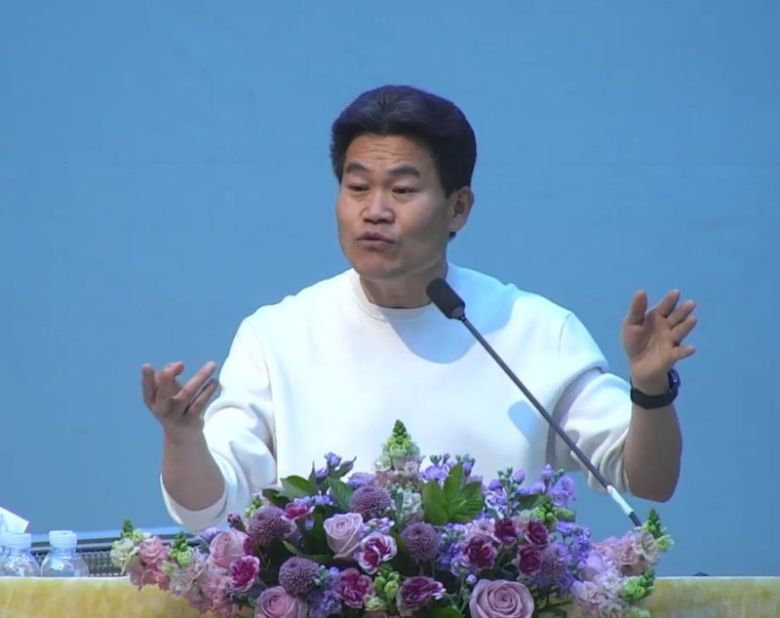 전한길씨가 23일 광주 서구 안디옥교회에서 강연하고 있다./사진=유튜브 캡처,뉴스1