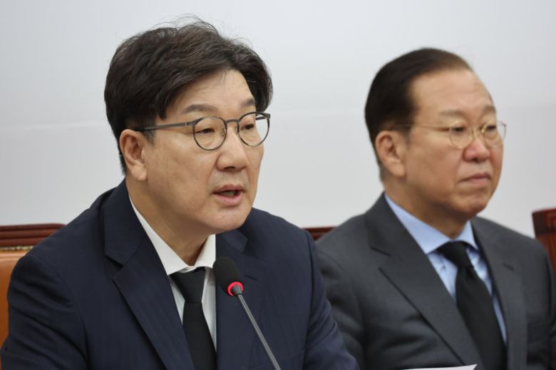 국민의힘 권성동 원내대표가 27일 국회에서 열린 비상대책위원회의에서 발언하고 있다. 연합뉴스