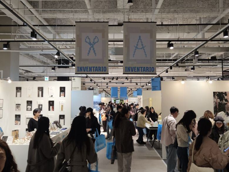2일 서울 강남구 코엑스 더플라츠에서 열린 29CM의 '인벤타리오(INVENTARIO): 2025 문구페어'가 사람들로 북적이고 있다. 사진=이정화 기자