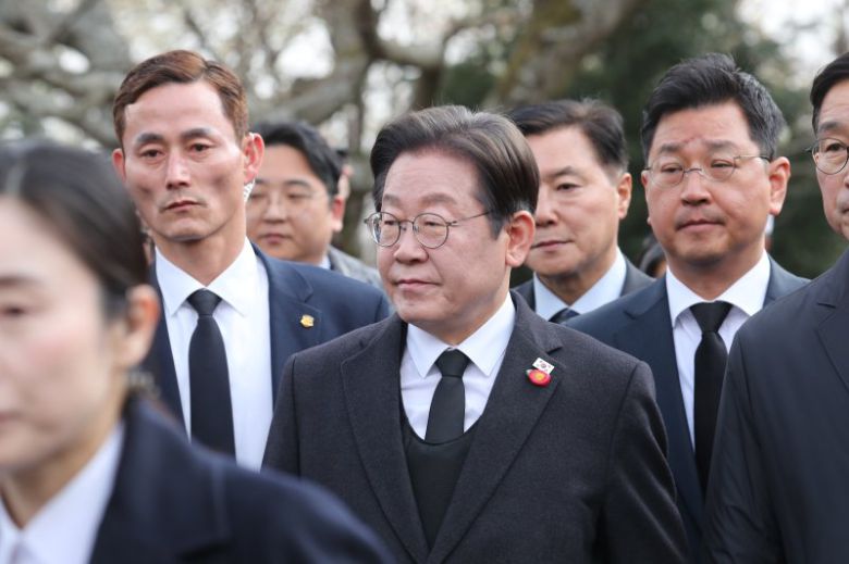 이재명 더불어민주당 대표가 3일 오전 제주시 봉개동 제주4·3평화공원에서 열린 제77주년 4·3 희생자 추념식에 참석하고 있다. 뉴스1