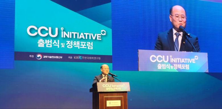 과기정통부 이창윤 1차관이 4일 서울 과학기술회관에서 '이산화탄소 포집·활용(CCU) 이니셔티브' 출범식에서 개회사를 하고 있다. 사진=김만기 기자