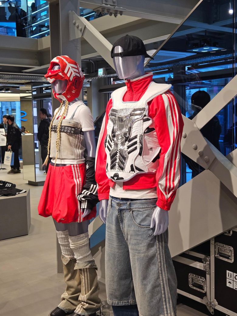 아디다스 플래그십 성수의 태권도 관련 제품 사진=이정화 기자