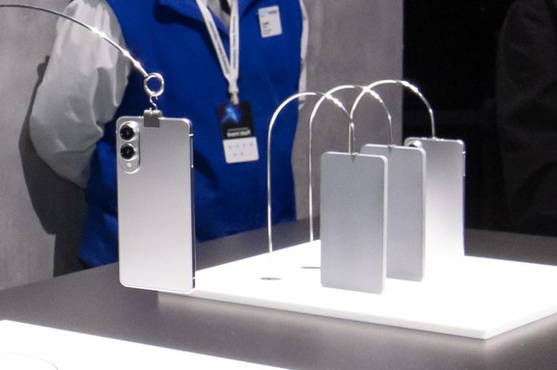 지난 1월 22일(현지시간) 미국 새너제이 SAP센터에서 열린 '갤럭시 언팩 2025'에서 '갤럭시 S25 엣지'의 후면 디자인이 전시돼 있다. 삼성전자 제공