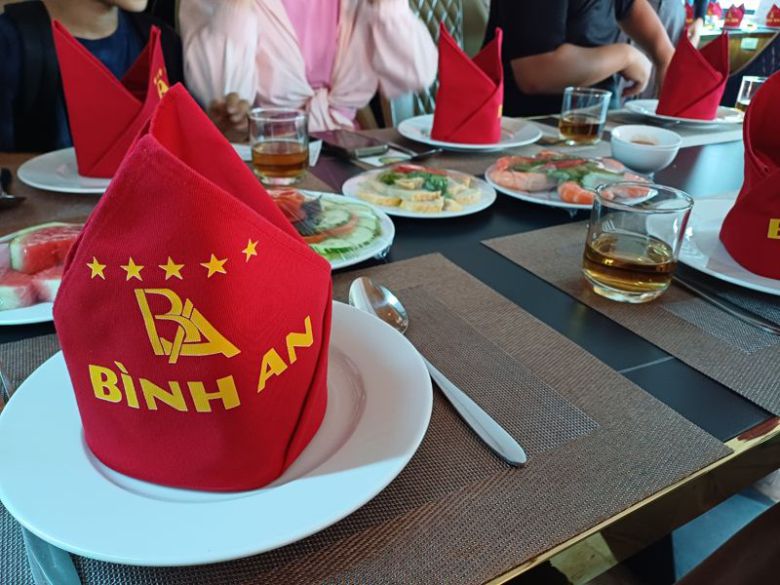 하롱 베이 크루즈 점심 상. 사진=이환주 기자