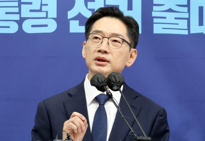 (세종=뉴스1) 김기남 기자 = 더불어민주당 김경수 전 경남도지사가 13일 세종시청에서 제21대 대통령 선거 출마선언을 하고 있다. 2025.4.13/뉴스1 /사진=뉴스1화상