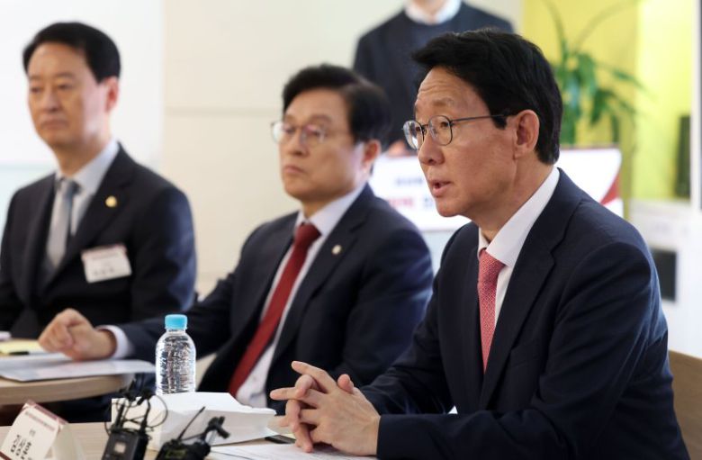 김상훈 국민의힘 정책위의장이 지난 1일 서울 구로구 벤처기업협회 이민화라이브러리에서 열린 혁신벤처업계 활력 회복을 위한 현장간담회에서 발언하고 있다. 뉴시스