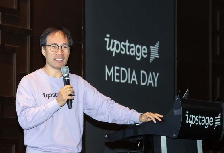 업스테이지 김성훈 대표가 16일 서울 여의도 콘래드 호텔에서 열린 미디어데이에서 발표를 하고 있다. 업스테이지 제공