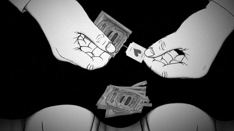 정유미 감독과 그가 연출한 단편 '안경' 보도스틸. 매치컷 제공