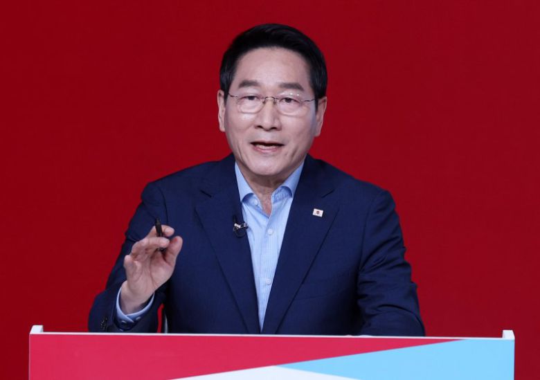 유정복 제21대 대통령 선거 국민의힘 경선 후보가 19일 오후 서울 강서구 ASSA아트홀에서 열린 '제21대 대통령 선거 국민의힘 1차 경선 A조 토론회'에서 발언을 하고 있다. 2025.04.19. /사진=뉴시스