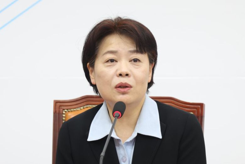 1월 21일 서울 여의도 국회에서 열린 '경제활력 민생 특별위원회' 임명장 수여식 및 1차 전체회의에서 윤희숙 특위 위원장이 인사말을 하고 있다. 뉴시스