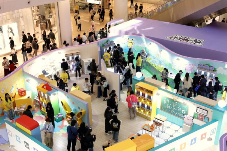 롯데백화점 잠실 롯데월드몰 1층 '메타몽의 타임캡슐' 팝업스토어 전경. 롯데백화점 제공