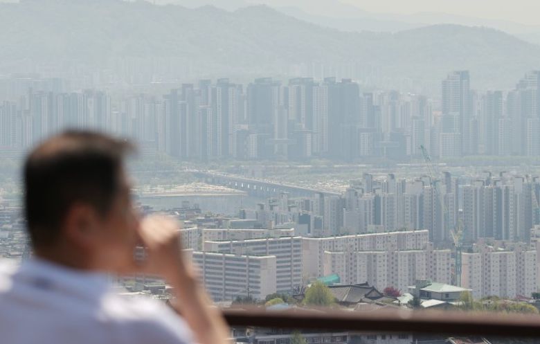 서울 남산에서 바라본 시내 아파트 단지의 모습. 연합뉴스