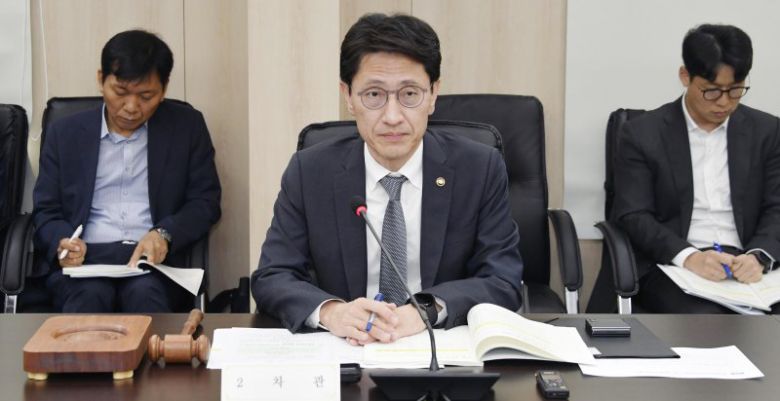 [서울=뉴시스] 김윤상 기획재정부 차관이 30일 오전 서울 영등포구 나라키움 여의도에서 2025년 제4차 재정사업평가위원회를 주재하고 있다. (사진=기획재정부 제공) 2025.04.30. photo@newsis.com *재판매 및 DB 금지 <저작권자ⓒ 공감언론 뉴시스통신사. 무단전재-재배포 금지.> /사진=뉴시스화상