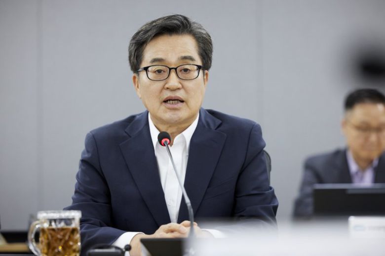 김동연 경기도지사가 29일 오후 경기도청 서희홀에서 열린 도정점검회의에서 인사말을 하고 있다. 경기도 제공