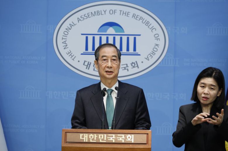 (서울=뉴스1) 안은나 기자 = 한덕수 전 국무총리가 2일 오전 서울 여의도 국회 소통관에서 '국민께 드리는 약속'을 주제로 제21대 대통령 선거 출마를 선언하고 있다. 2025.5.2/뉴스1