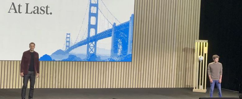 샘 올트먼 오픈AI 최고경영자(CEO)와 월드코인 개발사 '툴스 포 휴머니티'(Tools for Humanity·TFH) 알렉스 블라니아 CEO가 30일(현지시간) 미국 샌프란시스코에서 개최된 월드코인 '앳 라스트'(At Last) 행사에 나란히 서있다. 사진=홍창기 기자