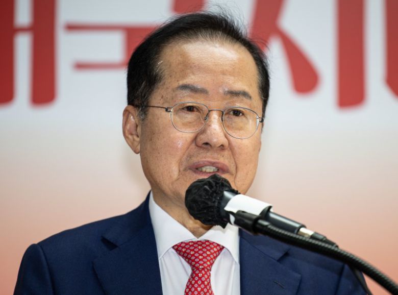 국민의힘 3차 경선에 진출하지 못한 홍준표 전 대구시장이 지난 4월 29일 오후 서울 여의도 자신의 캠프 사무실에서 소회를 밝히고 있다./사진=뉴스1