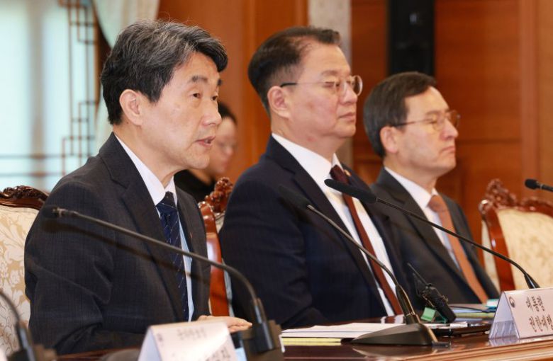 [서울=뉴시스] 고범준 기자 = 이주호 대통령 권한대행 부총리 겸 교육부 장관이 2일 서울 종로구 정부서울청사에서 열린 긴급 국가안전보장회의(NSC)에서 발언하고 있다. 2025.05.02. bjko@newsis.com <저작권자ⓒ 공감언론 뉴시스통신사. 무단전재-재배포 금지.> /사진=뉴시스화상