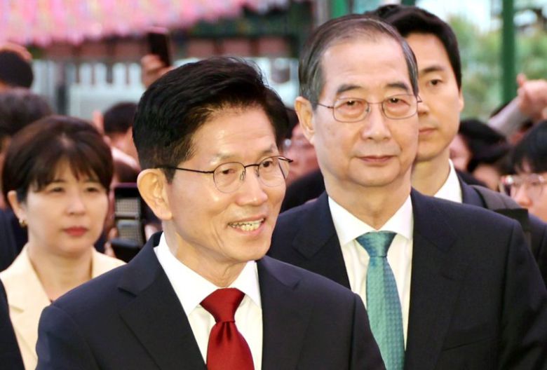 김문수 국민의힘 대선 후보와 한덕수 무소속 대선 예비후보가 5일 서울 종로구 조계사에서 열린 부처님오신날 봉축법요식에 참석하고 있다. (대통령실통신사진기자단) /사진=뉴시스