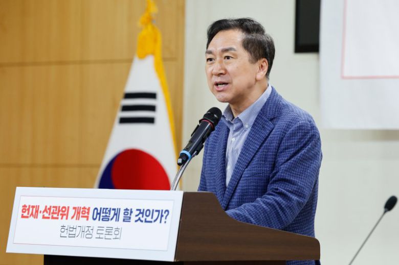 김기현 국민의힘 의원이 지난 4월 16일 서울 여의도 국회의원회관에서 열린 '헌재·선관위 개혁 어떻게 할 것인가? 헌법개정 토론회'에 참석해 축사하고 있다. /사진=뉴스1