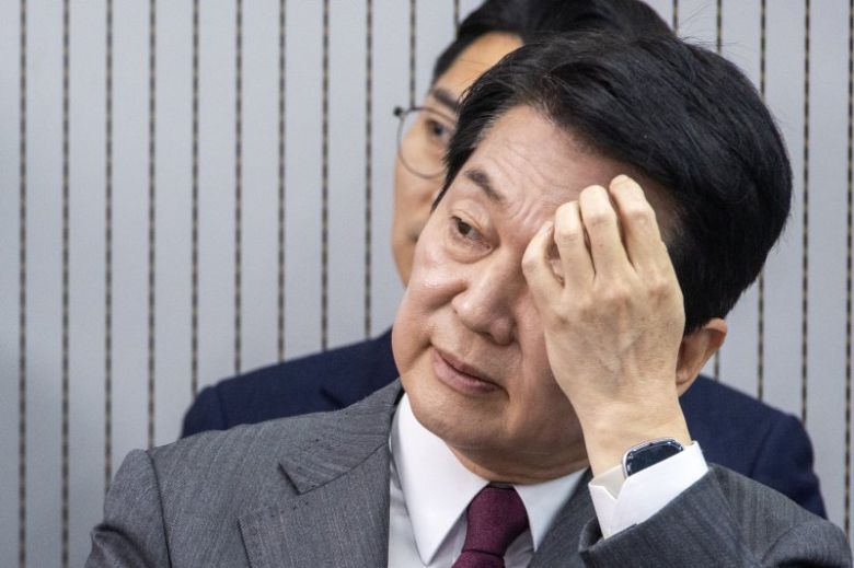 국회사진기자단=제21대 대통령후보자 국민의힘 3차 경선 진출자를 발표하는 4월 29일 오후 서울 여의도 국민의힘 중앙당사에서 안철수 후보가 결과를 기다리고 있다. 뉴시스