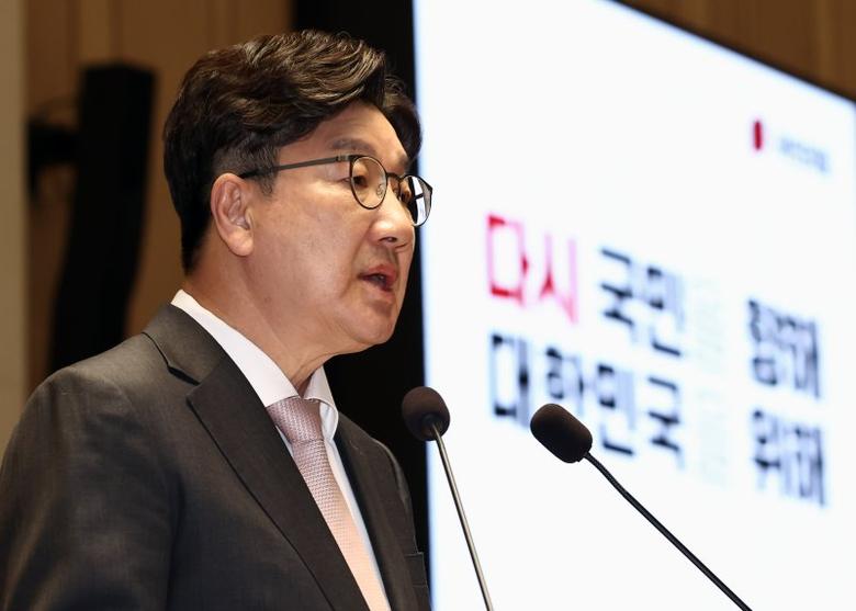 국민의힘 권성동 원내대표가 7일 오후 서울 여의도 국회에서 열린 의원총회에서 모두 발언을 하고 있다. 뉴스1