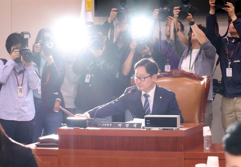 7일 서울 여의도 국회에서 열린 법제사법위원회 제1차 법안심사제1소위원회에서 박범계 위원장이 회의를 개의하고 있다. 사진=뉴시스