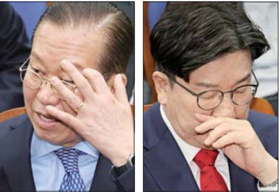 국민의힘 권영세 비상대책위원장(왼쪽)과 권성동 원내대표가 8일 국회에서 열린 의원총회에 참석하고 있다. 연합뉴스